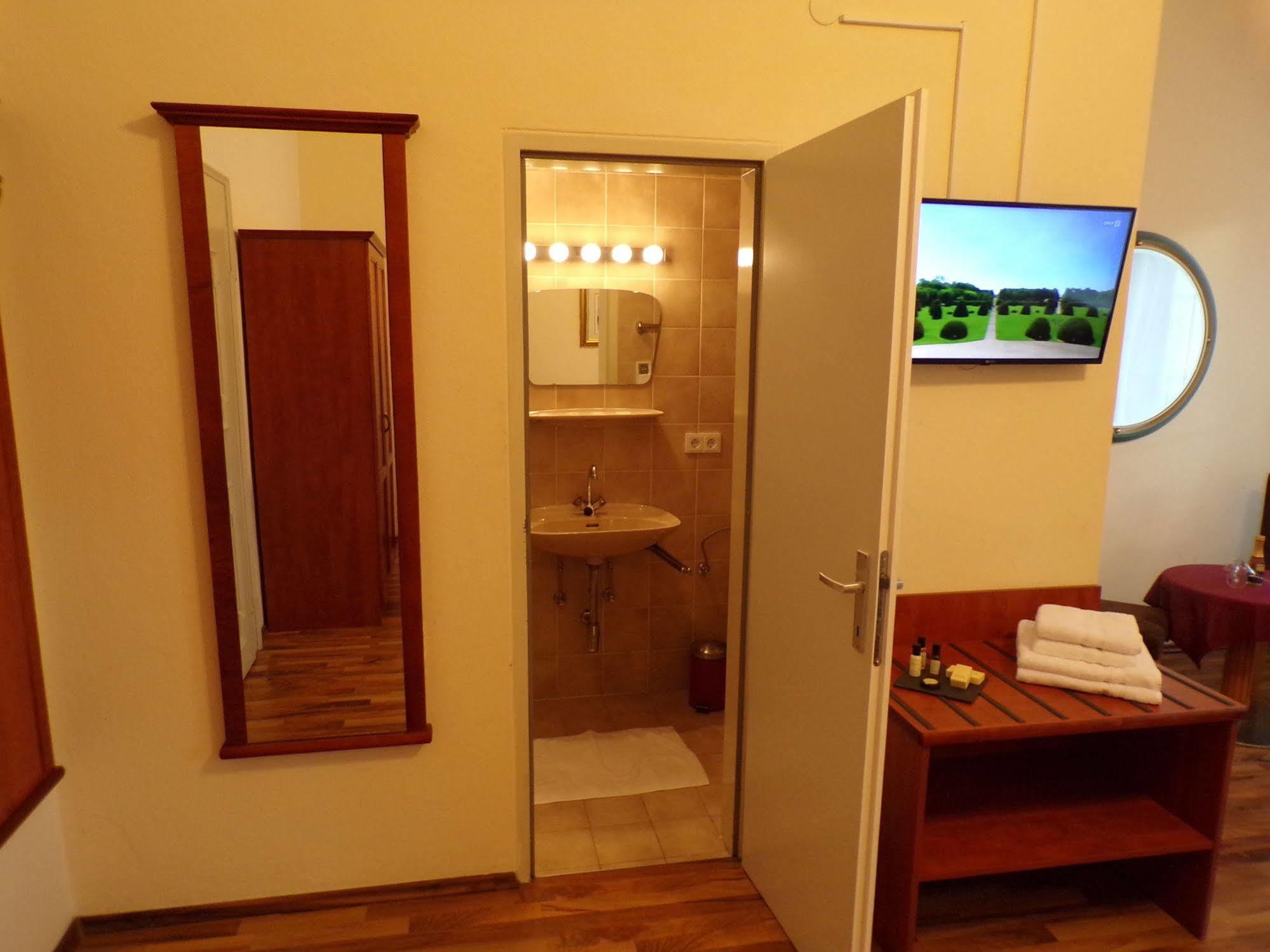 Gaestehaus Residenz Lapeiner Portschach am Woerthersee Ngoại thất bức ảnh